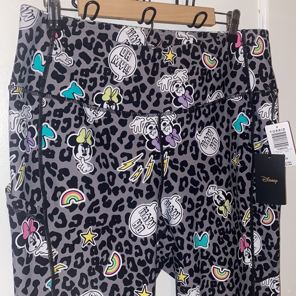 torrid Disney 4D Minnie Mouse Hi-Rise toss crop leggings with pockets